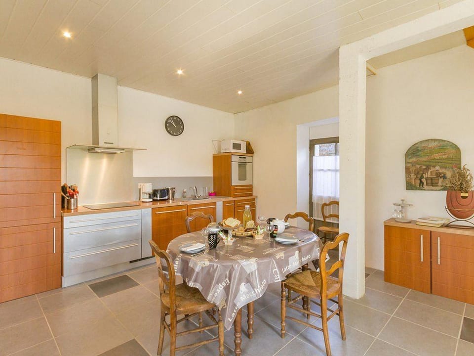 Gîte typique au cœur de Monnières, proche Sèvre, jardin privatif, Wifi, idéal pour pêche et rando - FR-1-306-985 House in Pays de la Loire