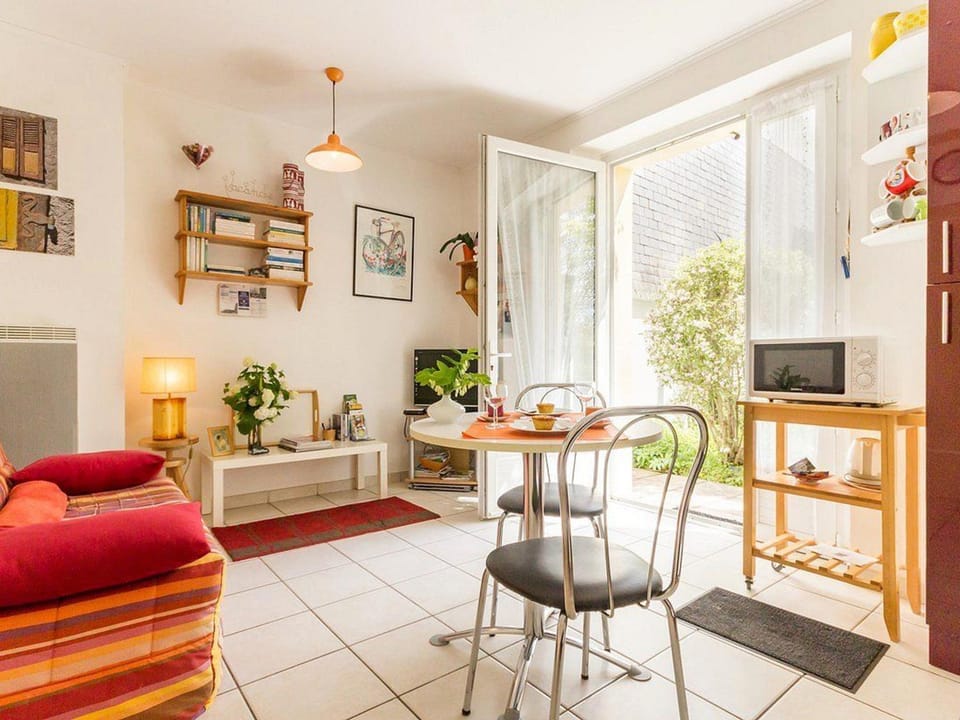Gîte rénové calme avec jardin fleuri, à proximité du canal de Nantes à Brest et de la forêt du Gâvre - FR-1-306-1007 House in Pays de la Loire
