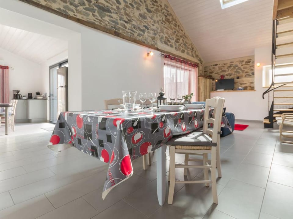 **Étable Rénovée en Campagne à 20km de la Mer - Idéale Familles avec Jeux et Vélos Enfants** - FR-1-306-1047 House in Pays de la Loire