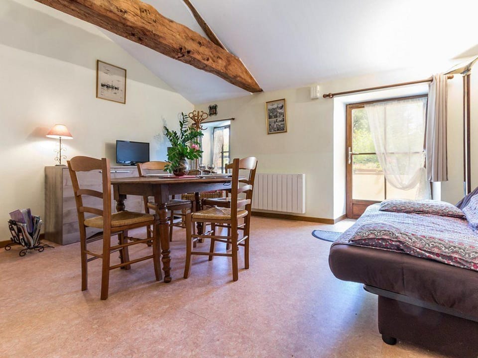 Gîte rénové à Corcoué-sur-Logne avec étang privé et équipements bébé - FR-1-306-1066 House in Pays de la Loire