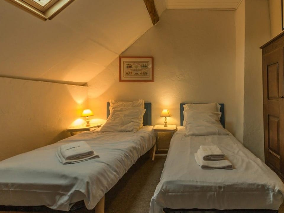 Charmante maison de paludier à Guérande, proche mer, jardin, tyrolienne, WIFI, Canal+, équipements bébé - FR-1-306-1102 House in Brittany