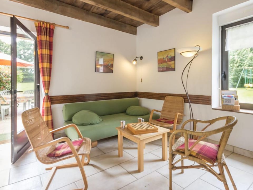 Gîte calme avec jardin clos, équipements complets et activités sur place à Callac - FR-1-306-1130 House in Pays de la Loire