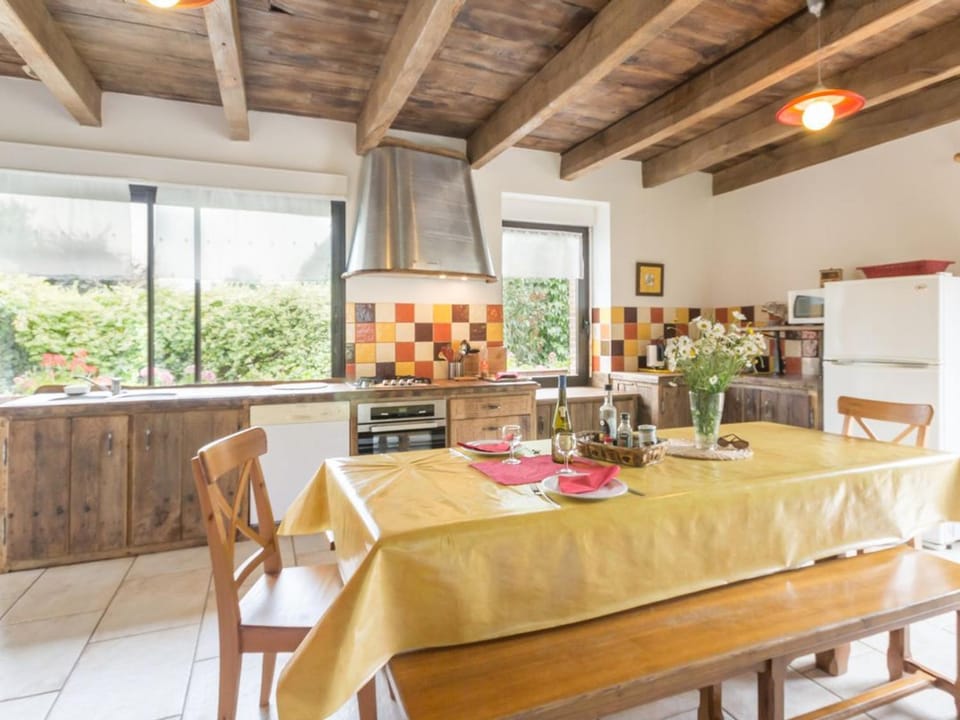 Gîte calme avec jardin clos, équipements complets et activités sur place à Callac - FR-1-306-1130 House in Pays de la Loire