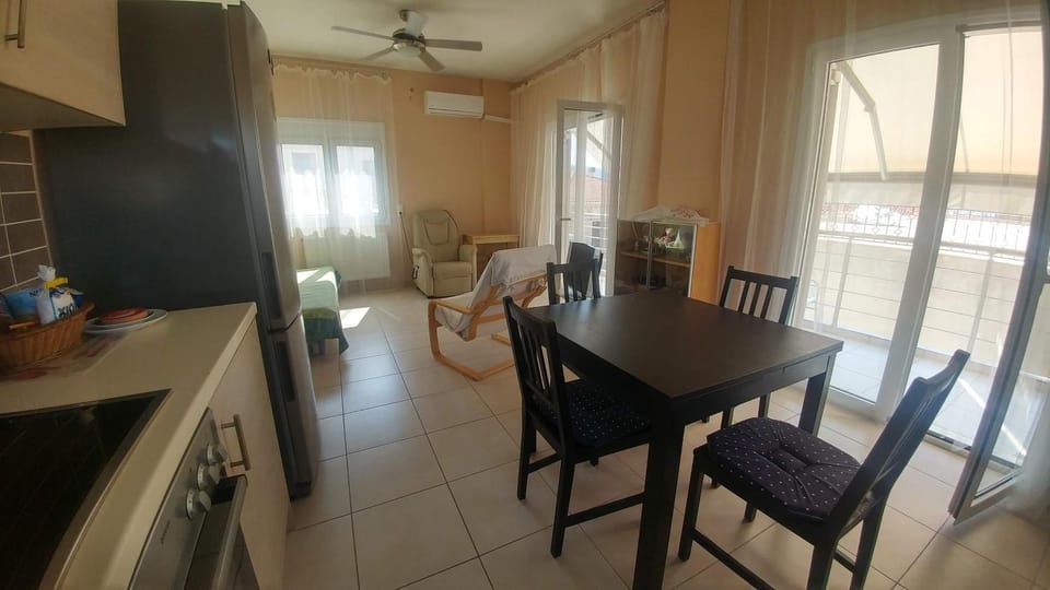 TV and multimedia, Balcony/Terrace, Kitchen or kitchenette, Living room, Photo of the whole room, Seating area, Dining area