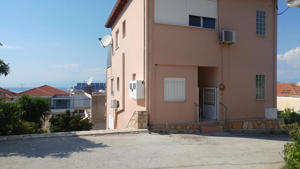 Property building, Facade/entrance, Day, On site