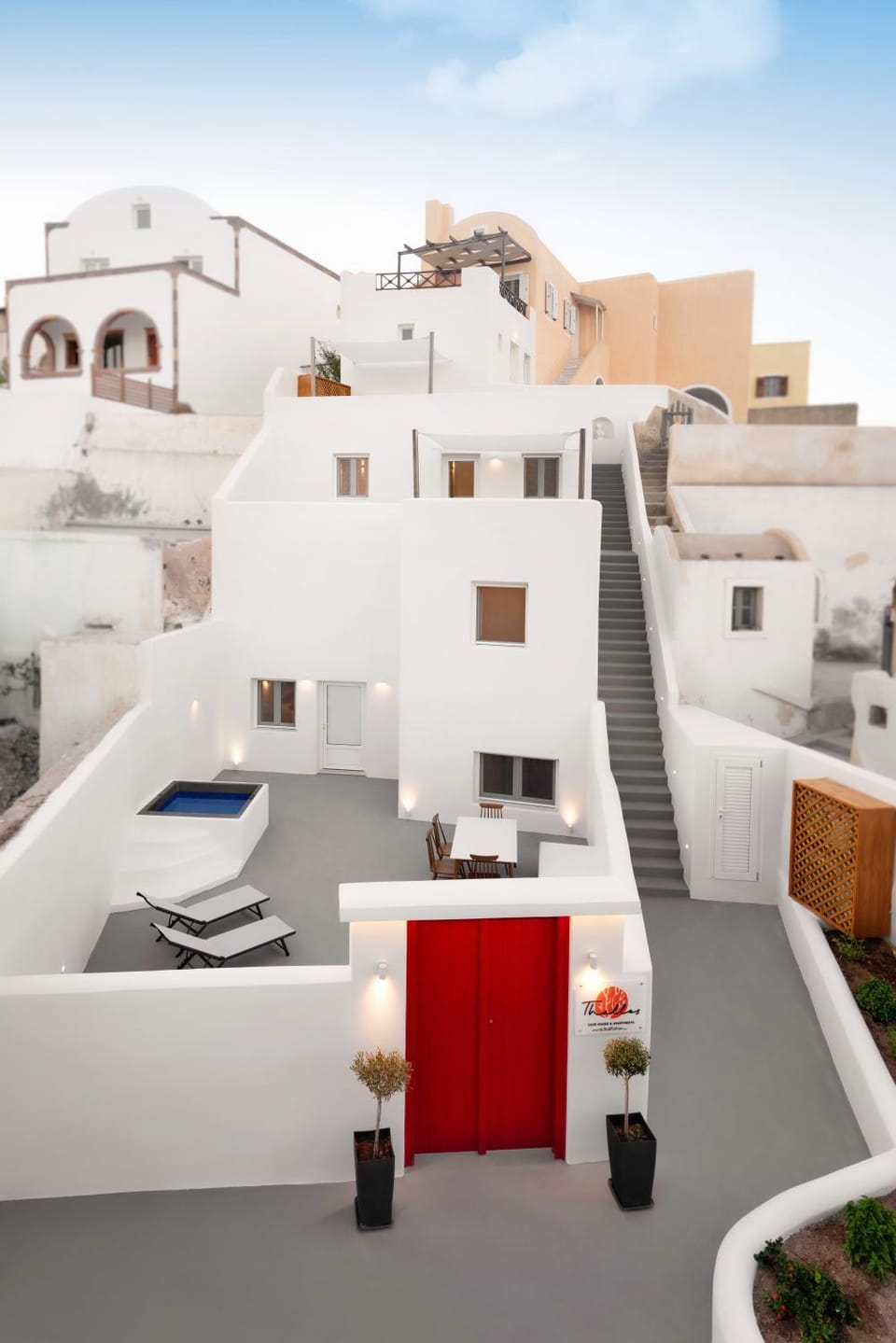 Property building, Patio, Facade/entrance, Balcony/Terrace, On site