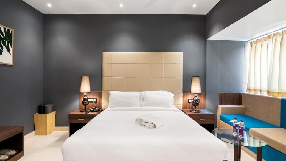 Photo of the whole room, Bedroom