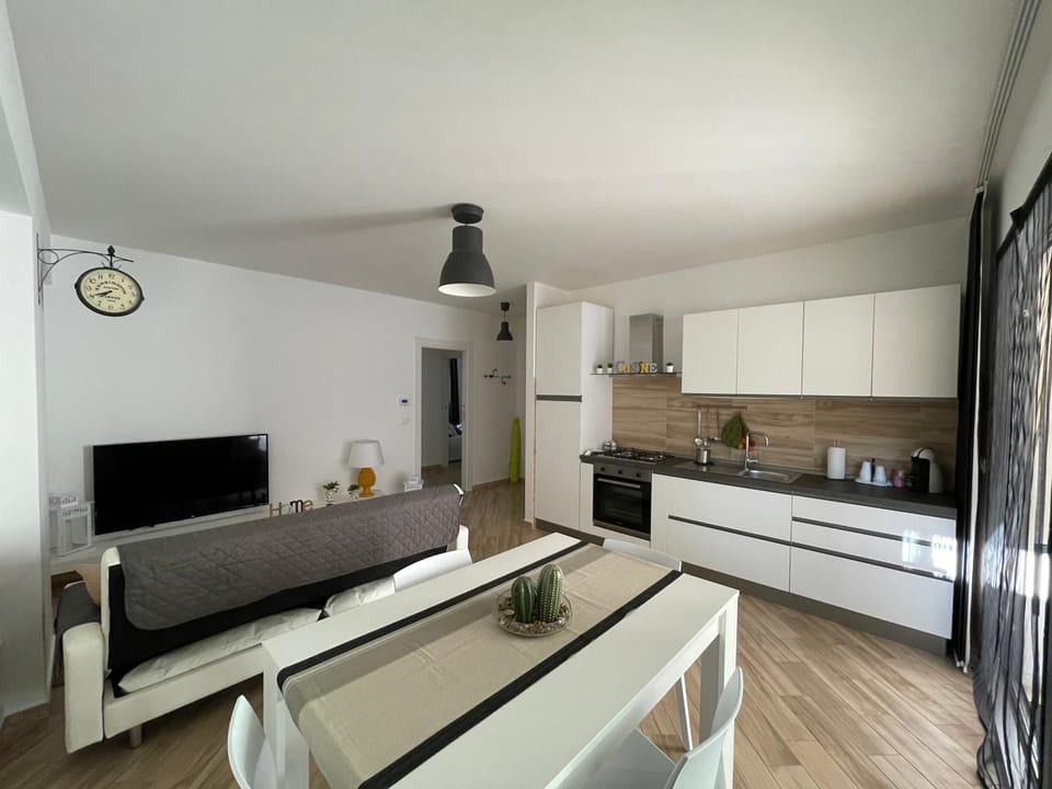 Kitchen or kitchenette, Living room