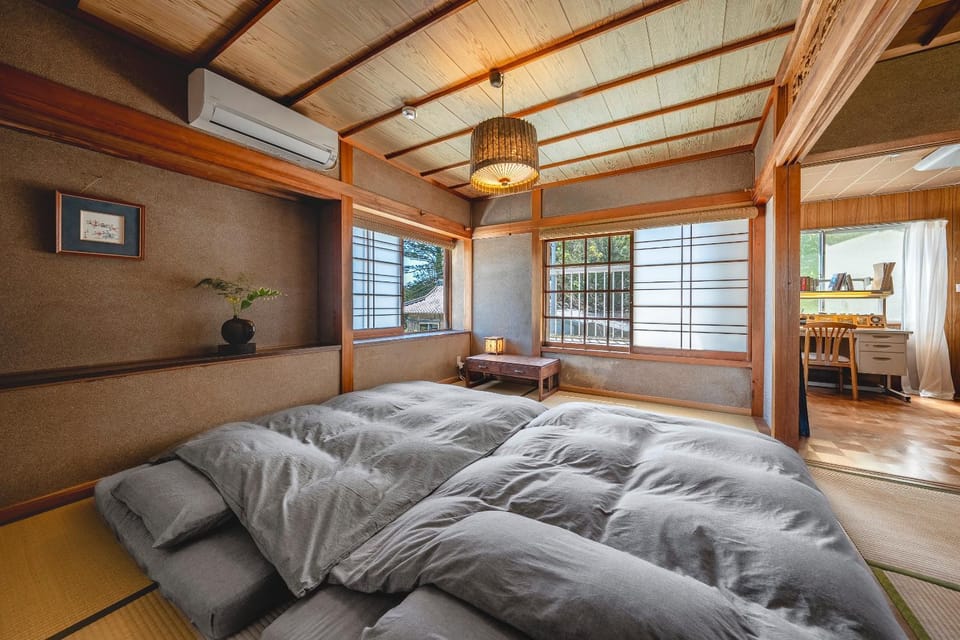 Photo of the whole room, Bedroom