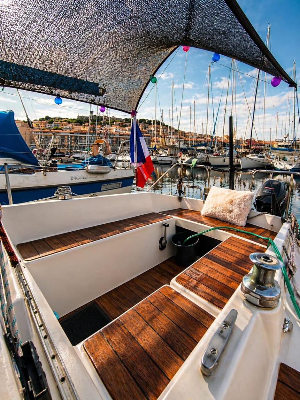 Nuit Insolite à bord d'un Voilier Sète Vieux Port Docked boat in Occitanie