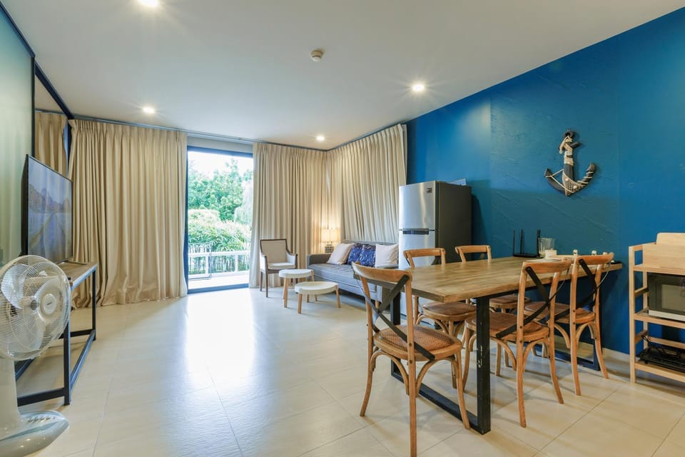 Living room, Dining area