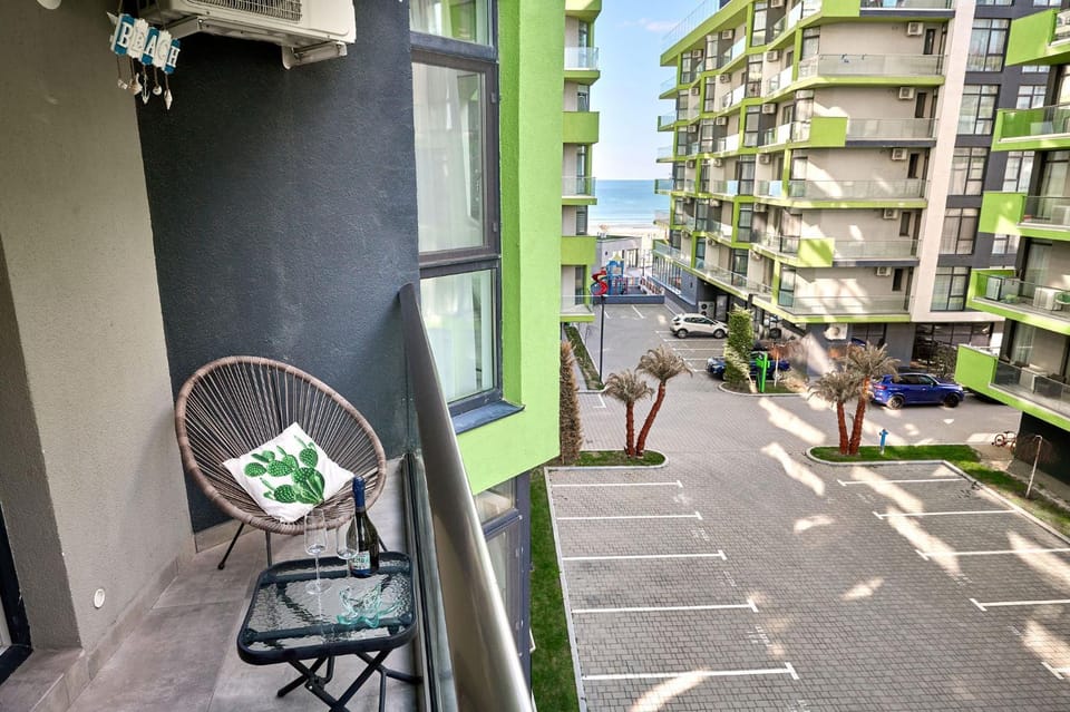Property building, View (from property/room), Balcony/Terrace