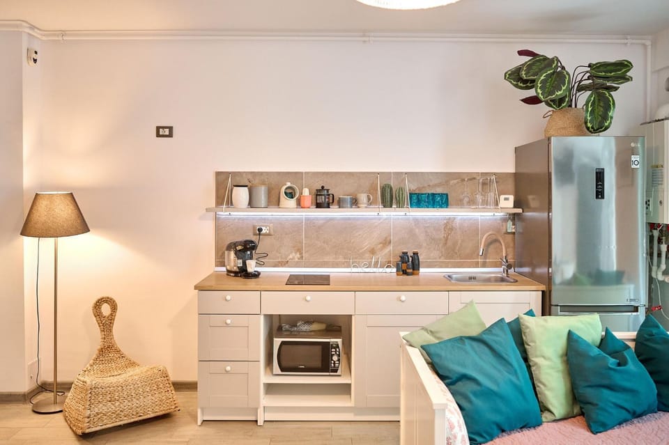 Coffee/tea facilities, minibar, stove, kitchen