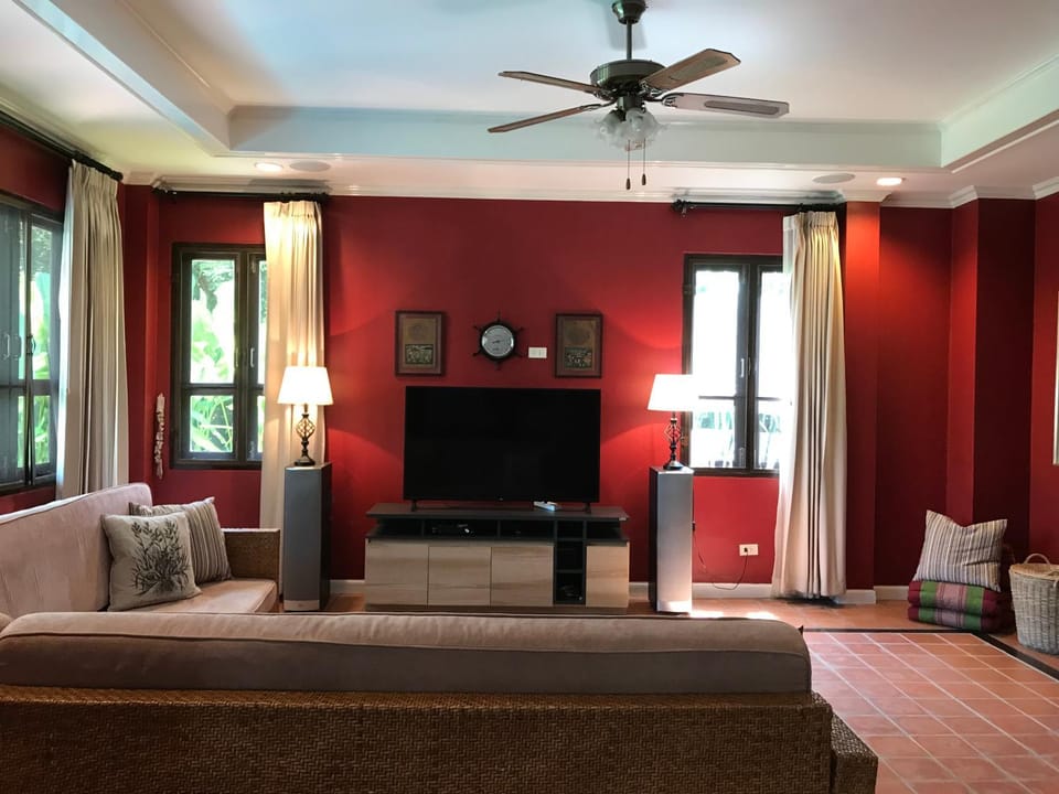 TV and multimedia, Living room, Seating area
