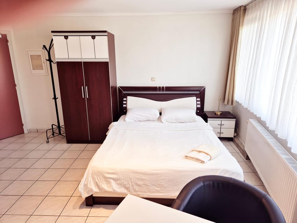 Bed, Bedroom, wardrobe