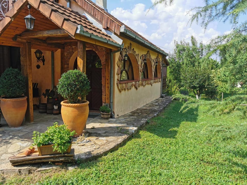 Vikendica kraj Dunava Oaza House in Novi Sad