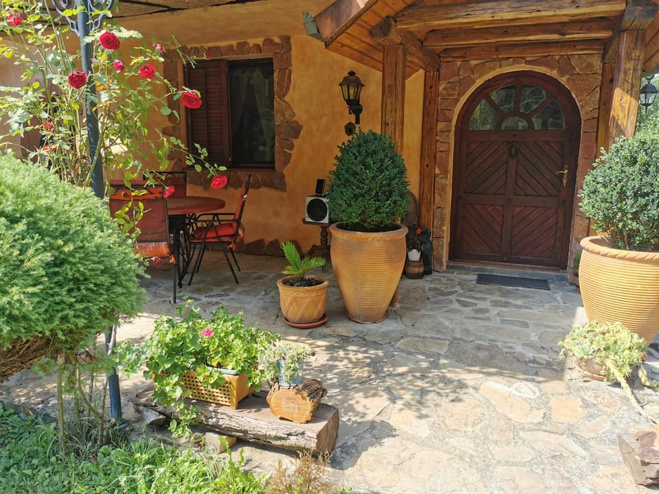 Vikendica kraj Dunava Oaza House in Novi Sad