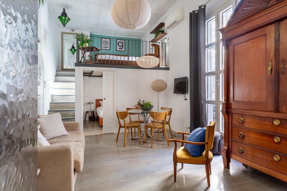 Living room, Photo of the whole room