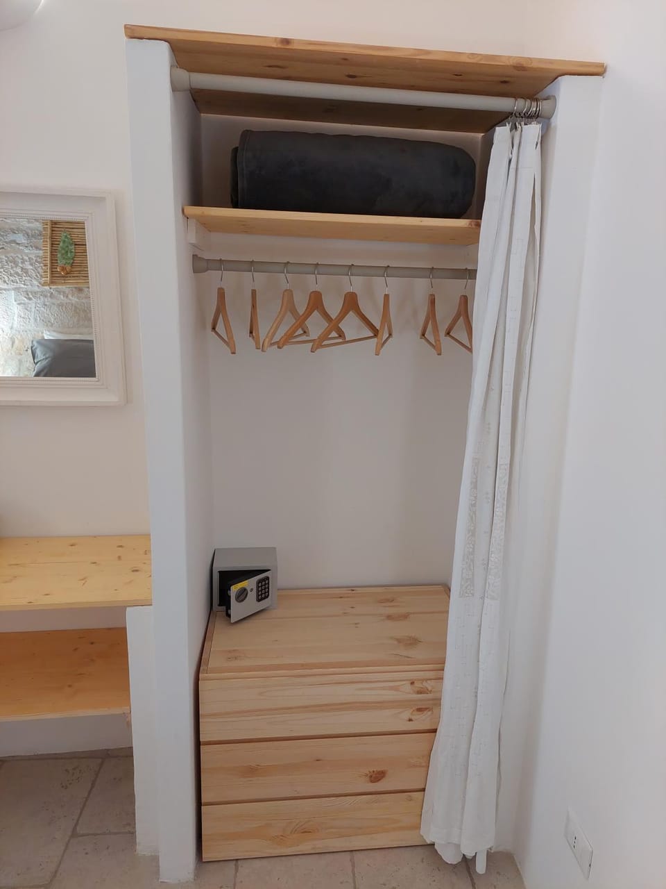 Bedroom, safe, wardrobe