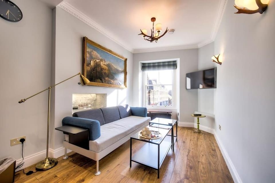 Upper Bow - Luxurious, Modern 1BR Apartment near Castle Apartment in Edinburgh