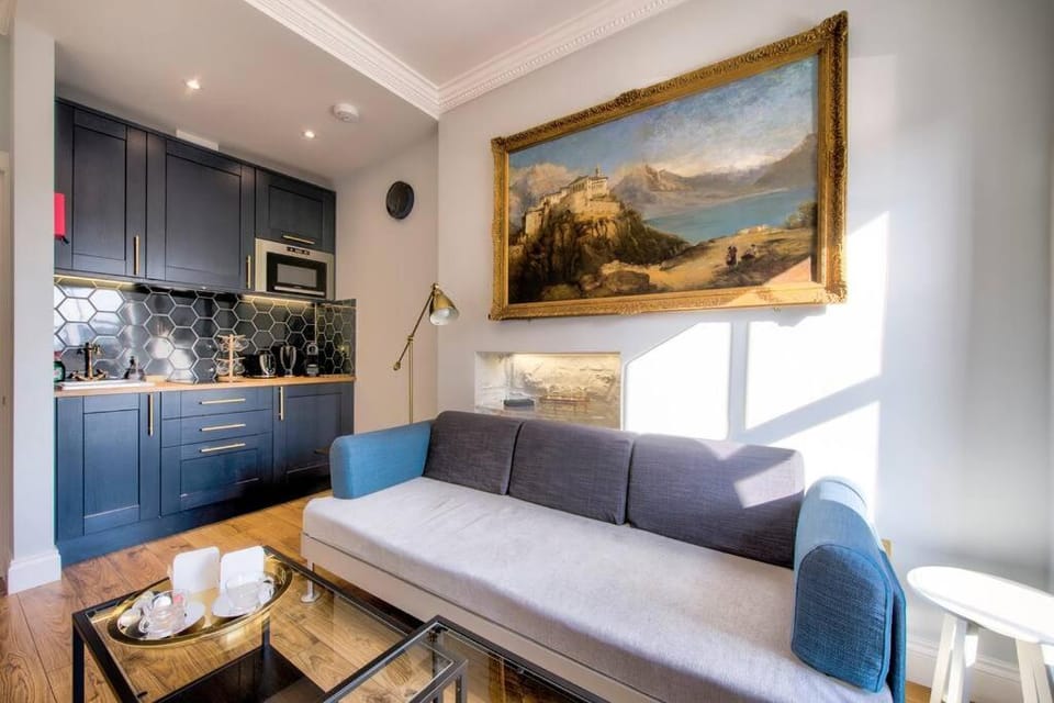 Upper Bow - Luxurious, Modern 1BR Apartment near Castle Apartment in Edinburgh