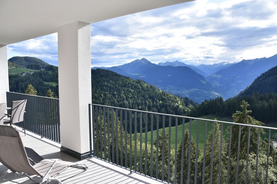 Balcony/Terrace, Mountain view