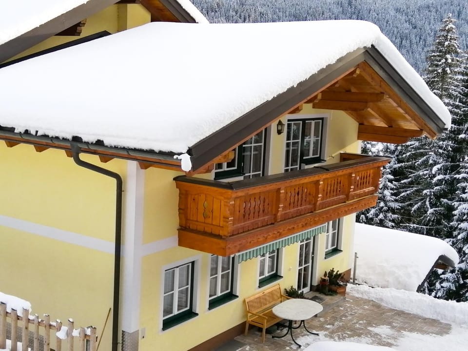 Facade/entrance, Winter