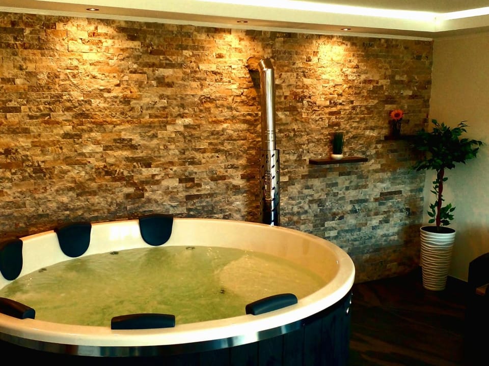 Hot Tub, Hot Tub