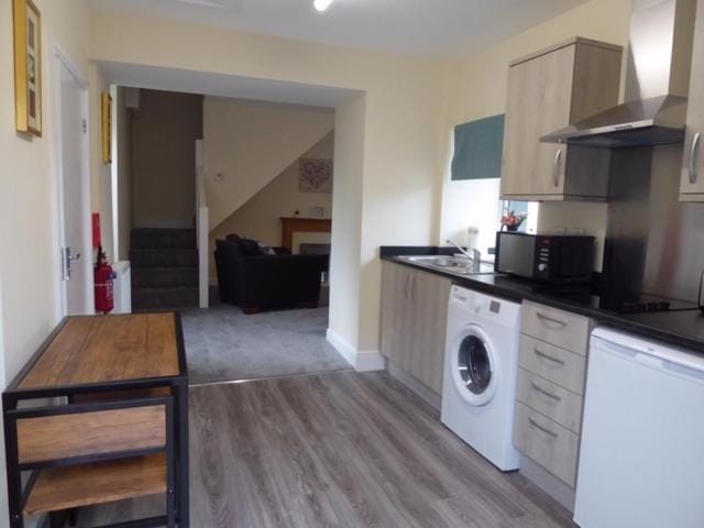Kitchen or kitchenette, Kitchen or kitchenette, Living room, Living room