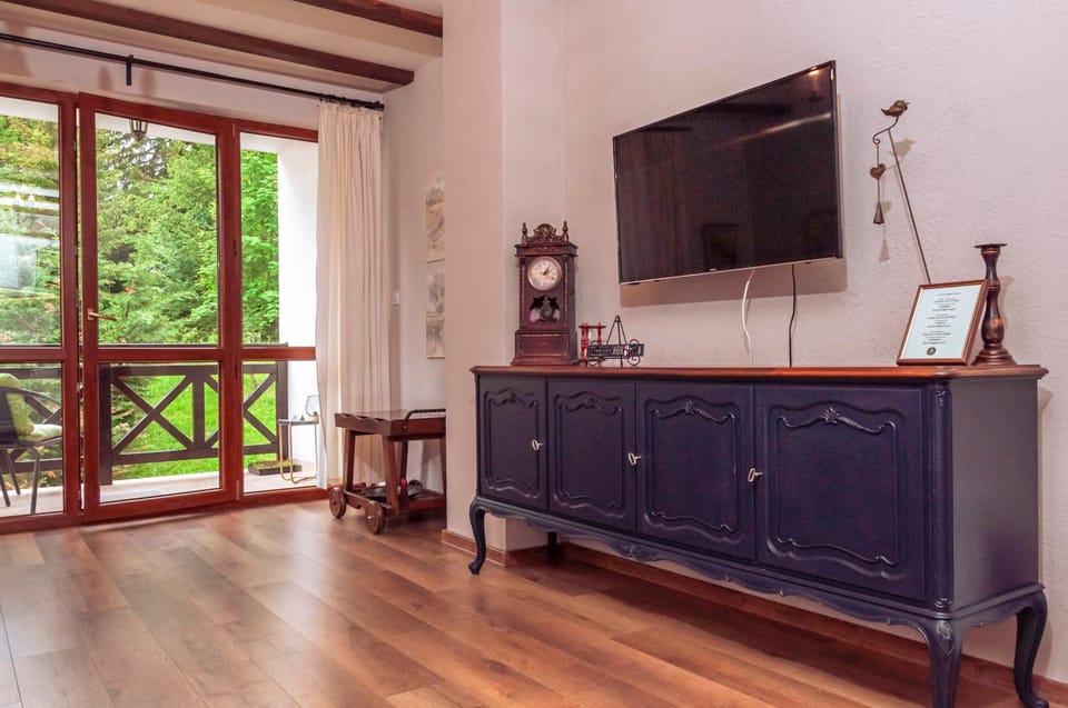 Communal lounge/ TV room, TV and multimedia, Living room