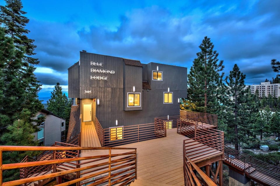 LUXE 15 Blue Diamond Lodge Lake Tahoe Hot Tub House in Kingsbury
