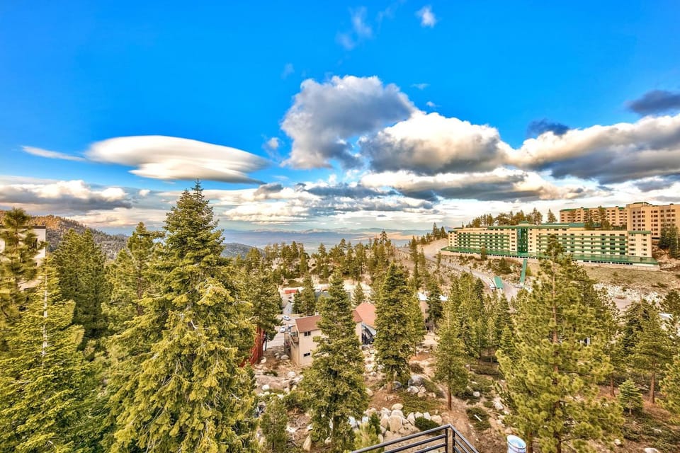 LUXE 4 Blue Diamond Lake Tahoe Lodge House in Kingsbury