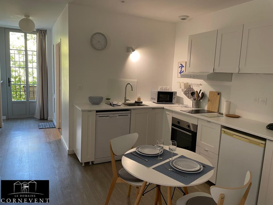 Kitchen or kitchenette, Dining area, dishwasher, oven, stove, toaster