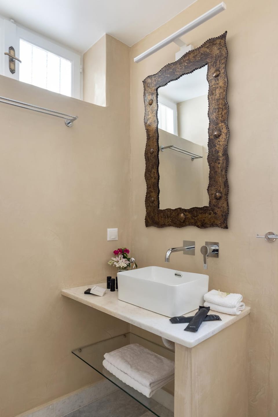 Bathroom, towels