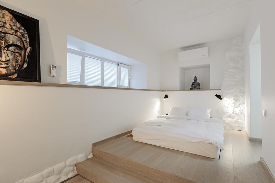 Bed, Photo of the whole room