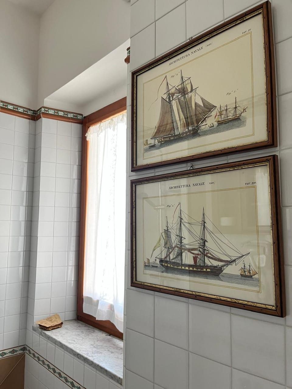 Bathroom, Decorative detail