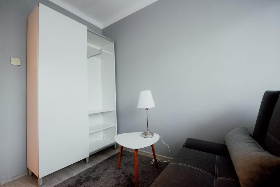 Bed, Photo of the whole room, Bedroom, Street view, Family