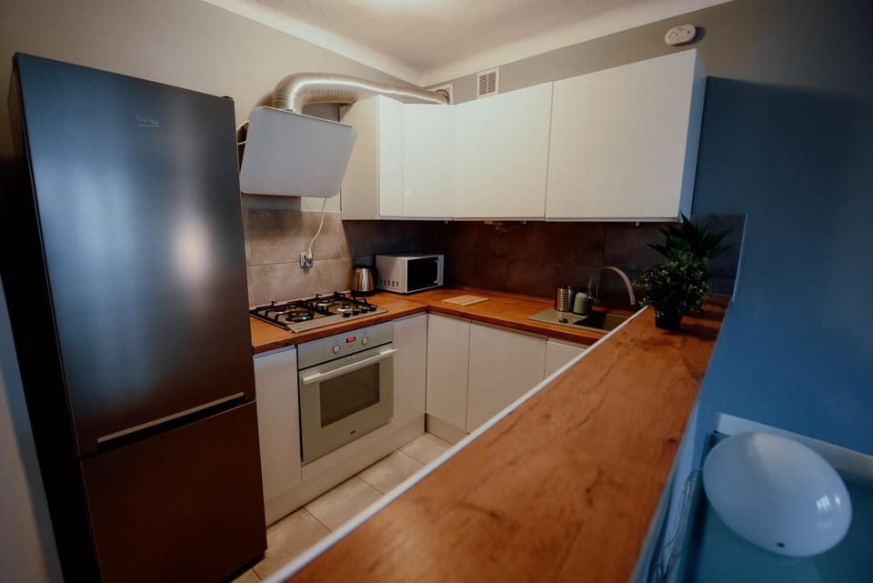 Kitchen or kitchenette, Living room, Family