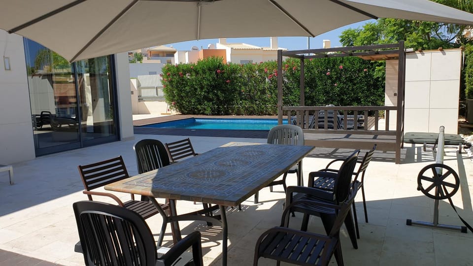 Patio, BBQ facilities, Garden, Balcony/Terrace, Seating area, Dining area