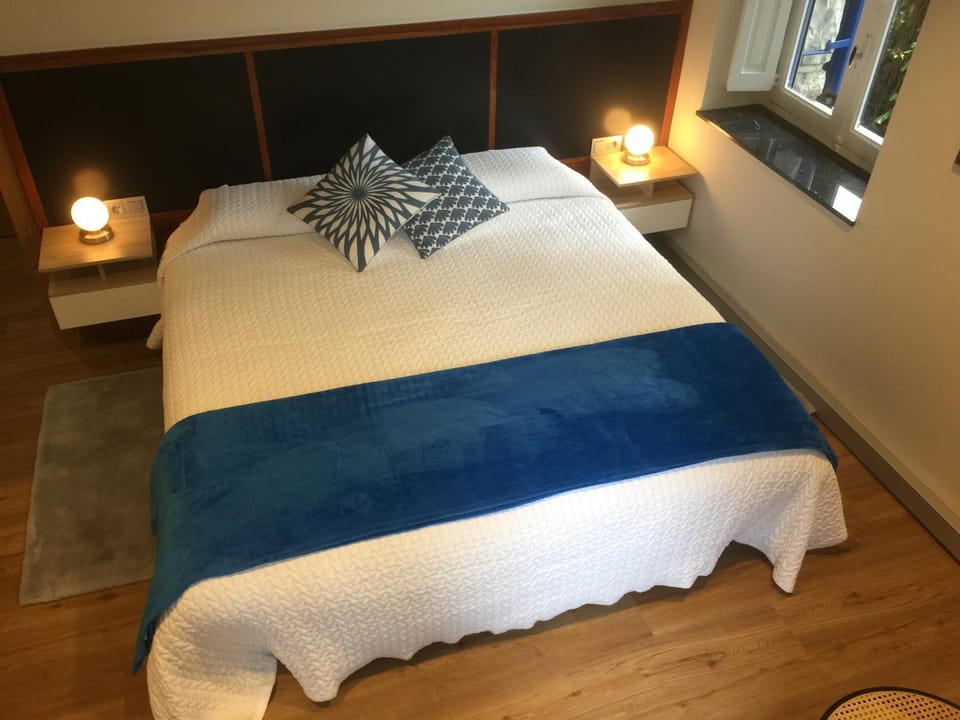 Photo of the whole room, Decorative detail, Bedroom