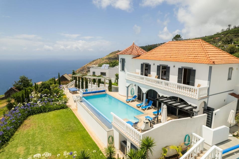 BLUE OCEAN VILLAS Group with private heated Pools Villa in Madeira District