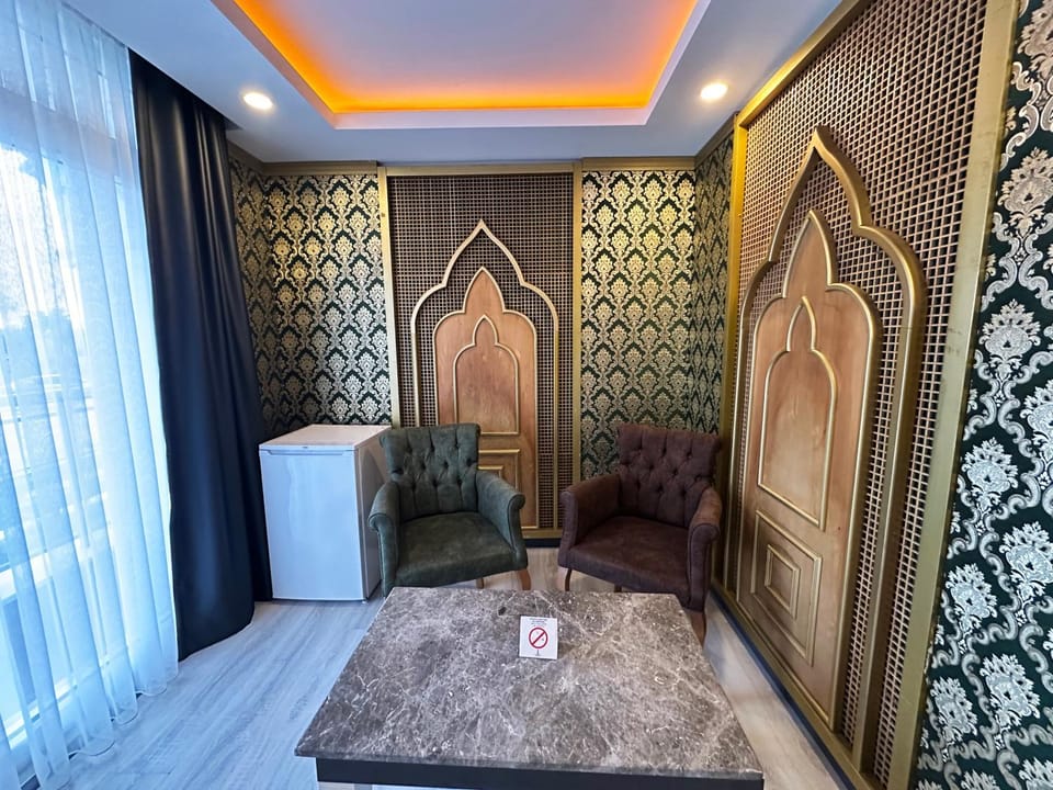 Living room, Seating area