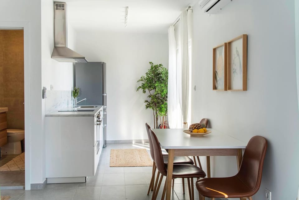 Dining area, kitchen