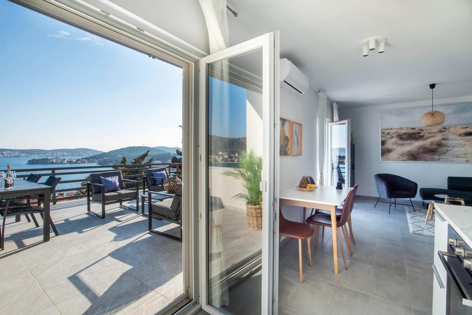 Balcony/Terrace, Living room, Seating area, Dining area