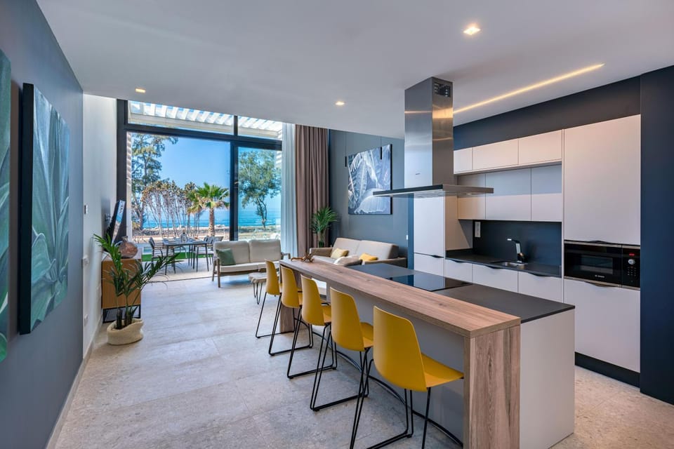 Kitchen or kitchenette, Dining area, kitchen
