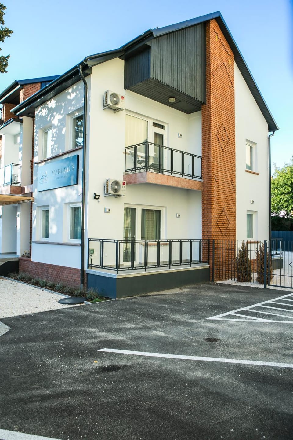 Property building, Facade/entrance