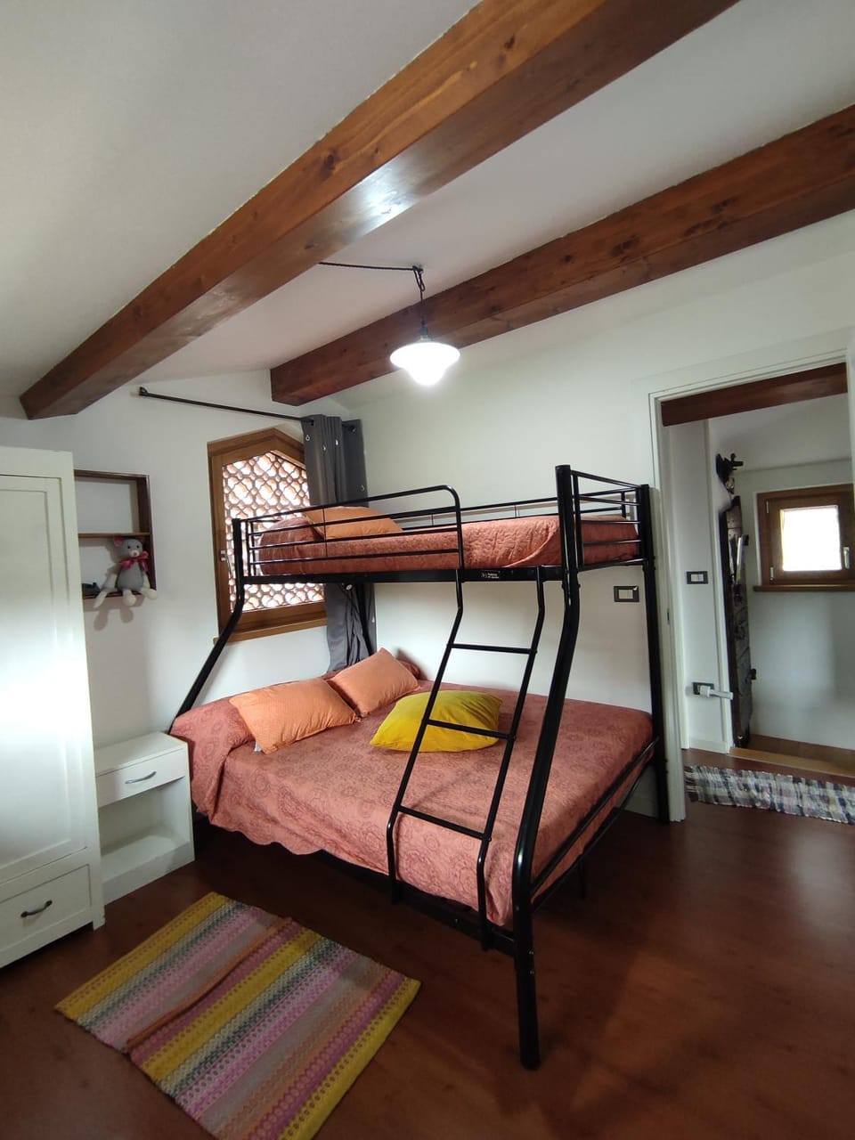 Bedroom, bunk bed
