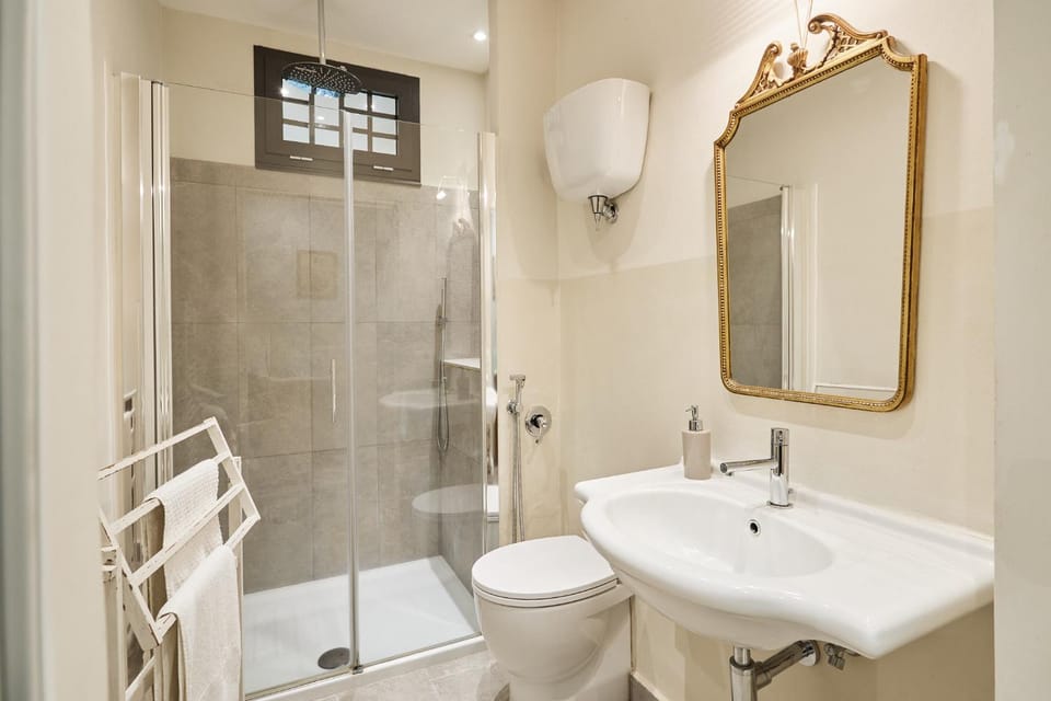 Shower, Bathroom, towels