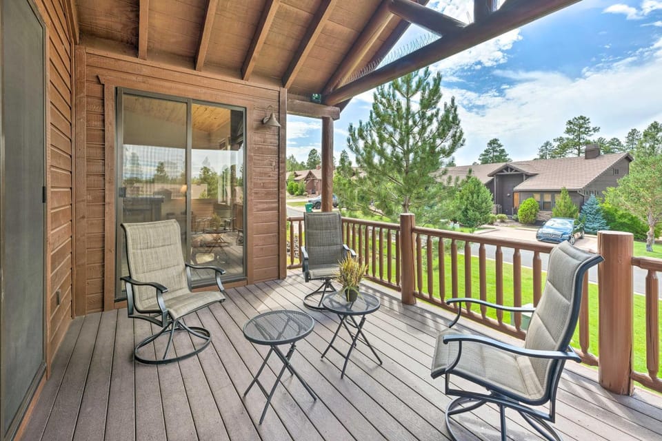 Torreon Townhome w/ Balcony: Hike, Fish & Unwind! House in Show Low