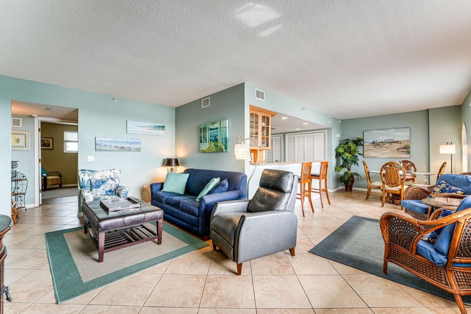 2 Blocks to Clearwater Beach: Walkable Coastal Gem House in Clearwater Beach